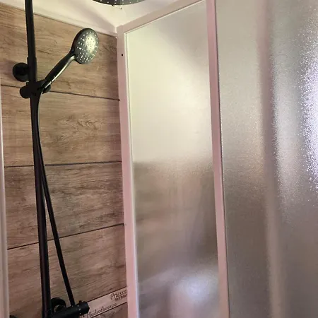 No1 Vendeghaz 3* Parád