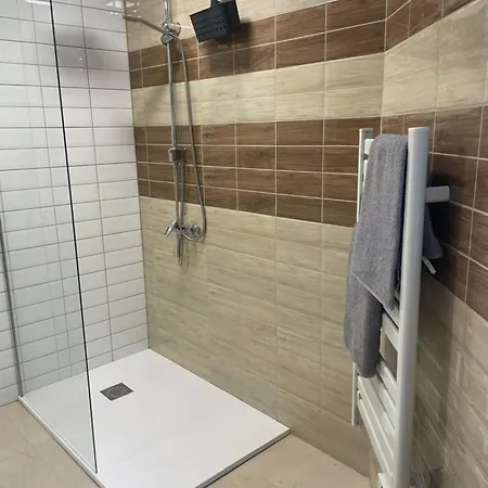 No1 Vendeghaz בית הארחה 3*