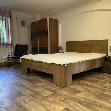 No1 Vendeghaz 3* Parád